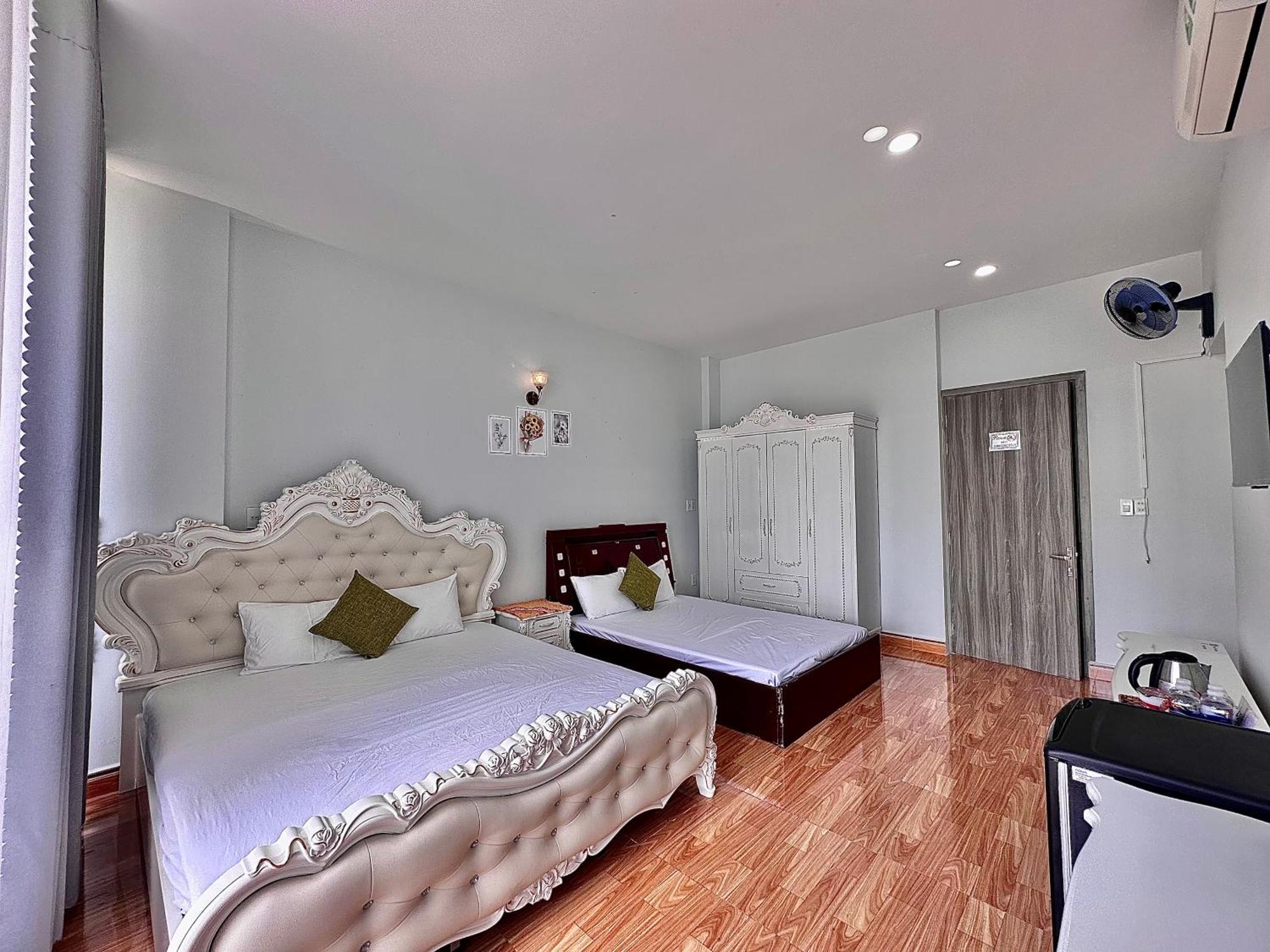 Royal Homestay Туихоа Экстерьер фото